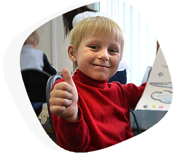 Дети 5-6 лет занимаются английским языком в игровой форме в центре Star Talk.